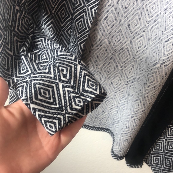 Patterned H&M Black And White Diamond Patterned Cardiagan - Picture 3 of 8